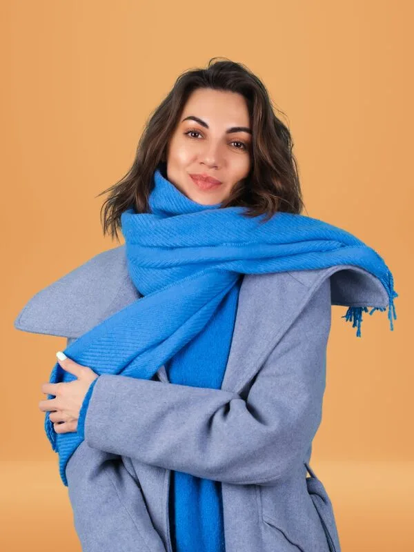 how to wear cropped flare jeans in winter