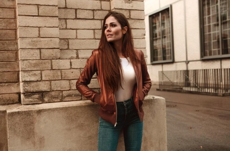 Brown Bomber Jacket Outfits For Women