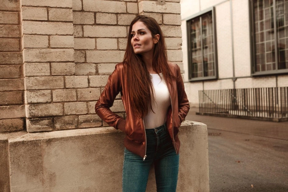 Brown Bomber Jacket Outfits For Women